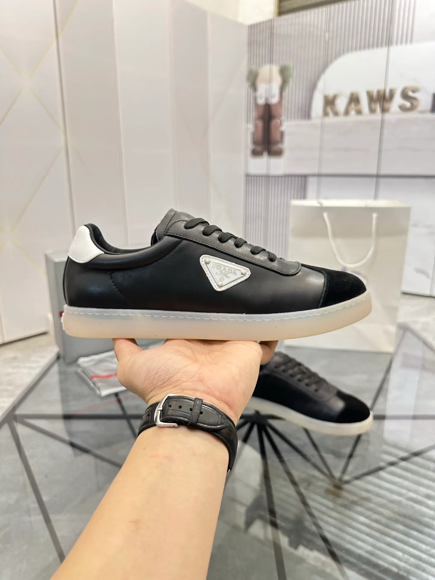 Men's shoes for sale 💰: 💰P540¥ High-end top quality Product trademark: Prada *"Prada*" low-top casual shoes Regular size: 38-45 (can be customized to 46) Product materials: imported first-layer cowhide for the upper, water-dyed cowhide lining, cowhide feet, original outsole. No.: 001